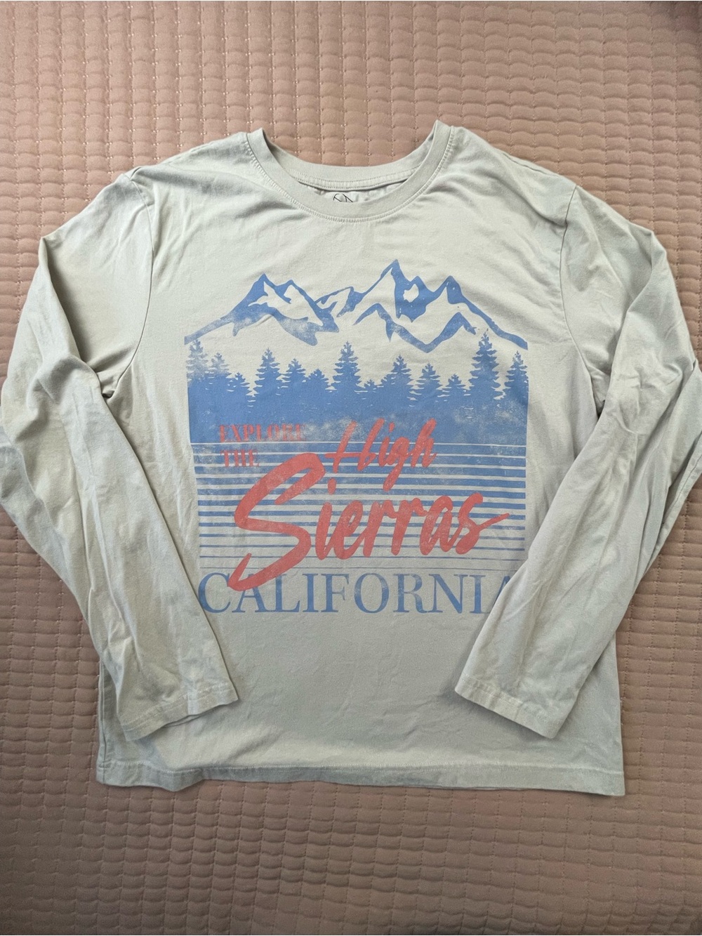 Original Use Light Grey Long-Sleeve 'High Sierras California' Graphic Tee large